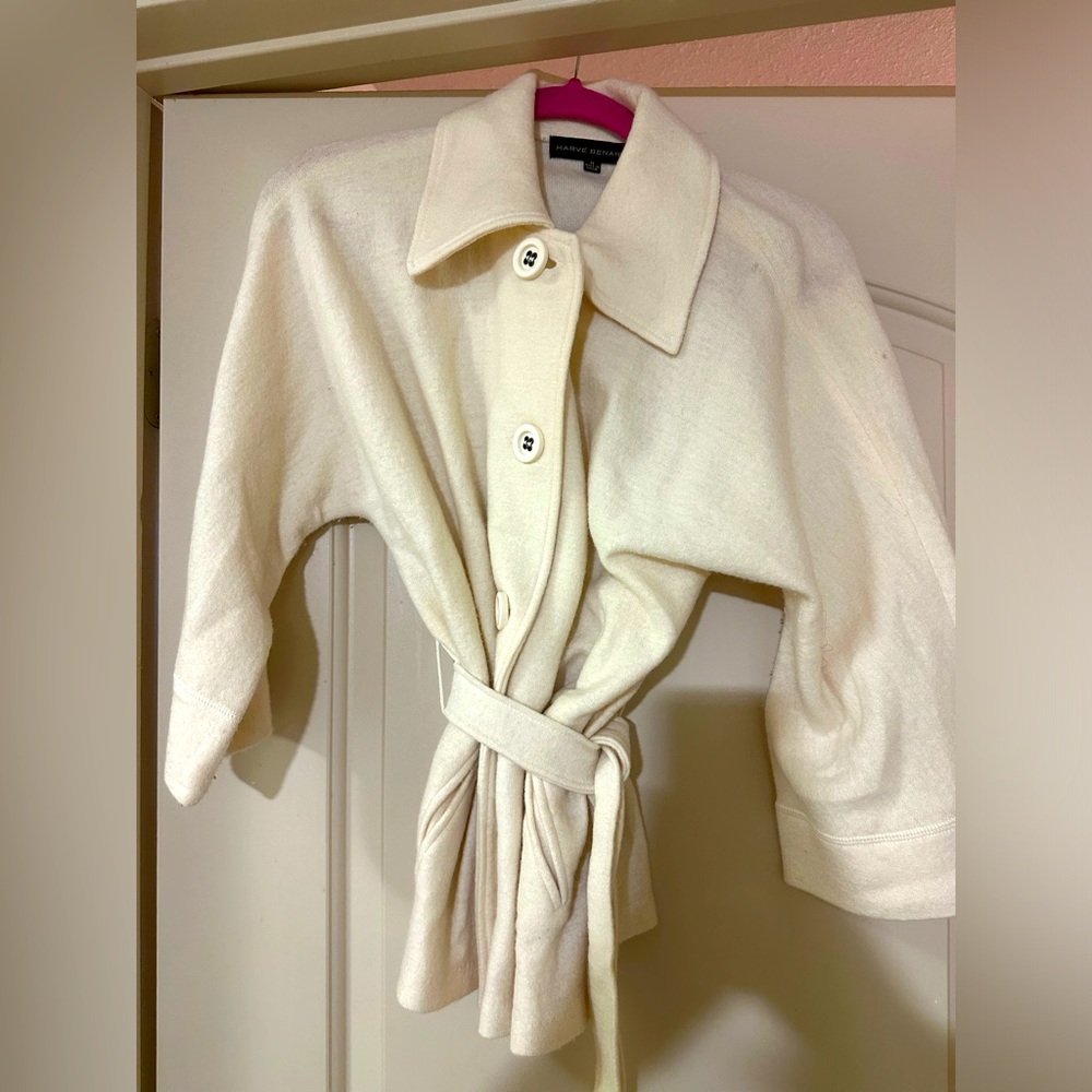 Medium 100%wool cardigan with belt cream